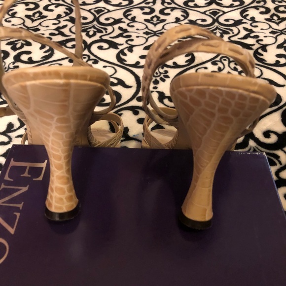 💐 Enzo Angiolini Crocodile Stilettos in Ivory 💐 - Picture 4 of 4